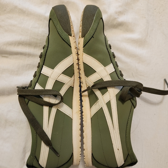 Closet clean out! - Picture 2 of 8